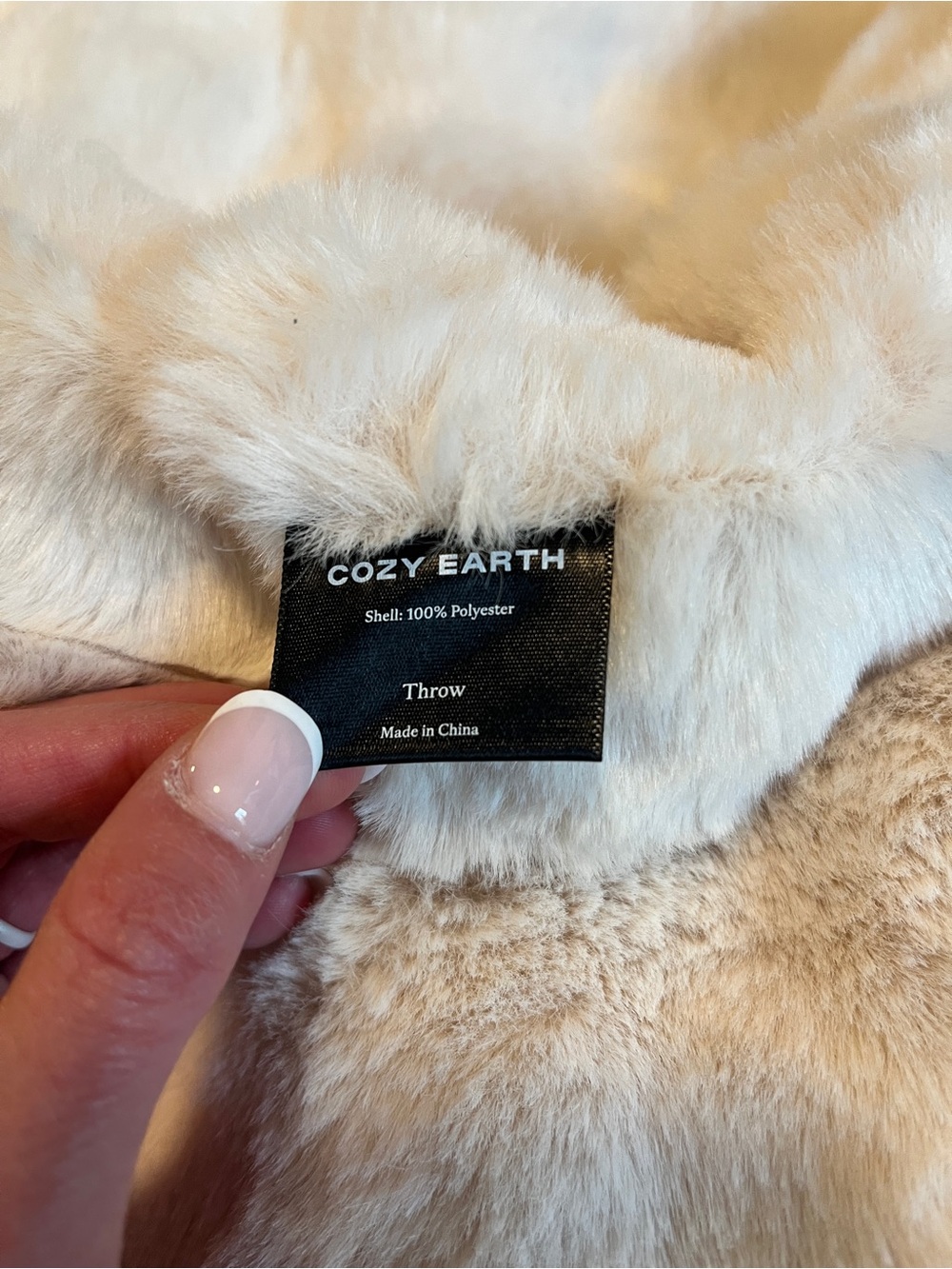 Cozy Earth Cream Faux Fur Throw - Luxurious Softness